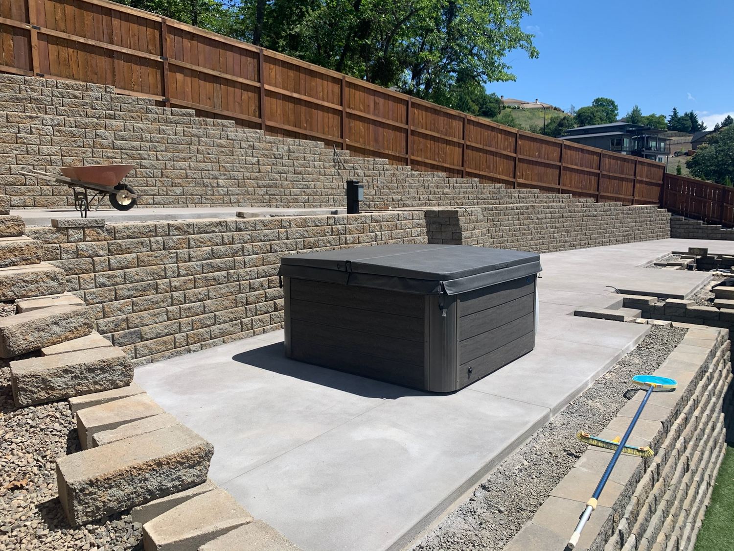 Terraced hardscape and retaining-wall installation